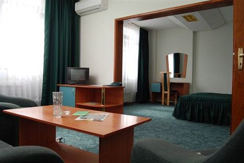 Elbrus Hotel Pazardzhik Exterior photo