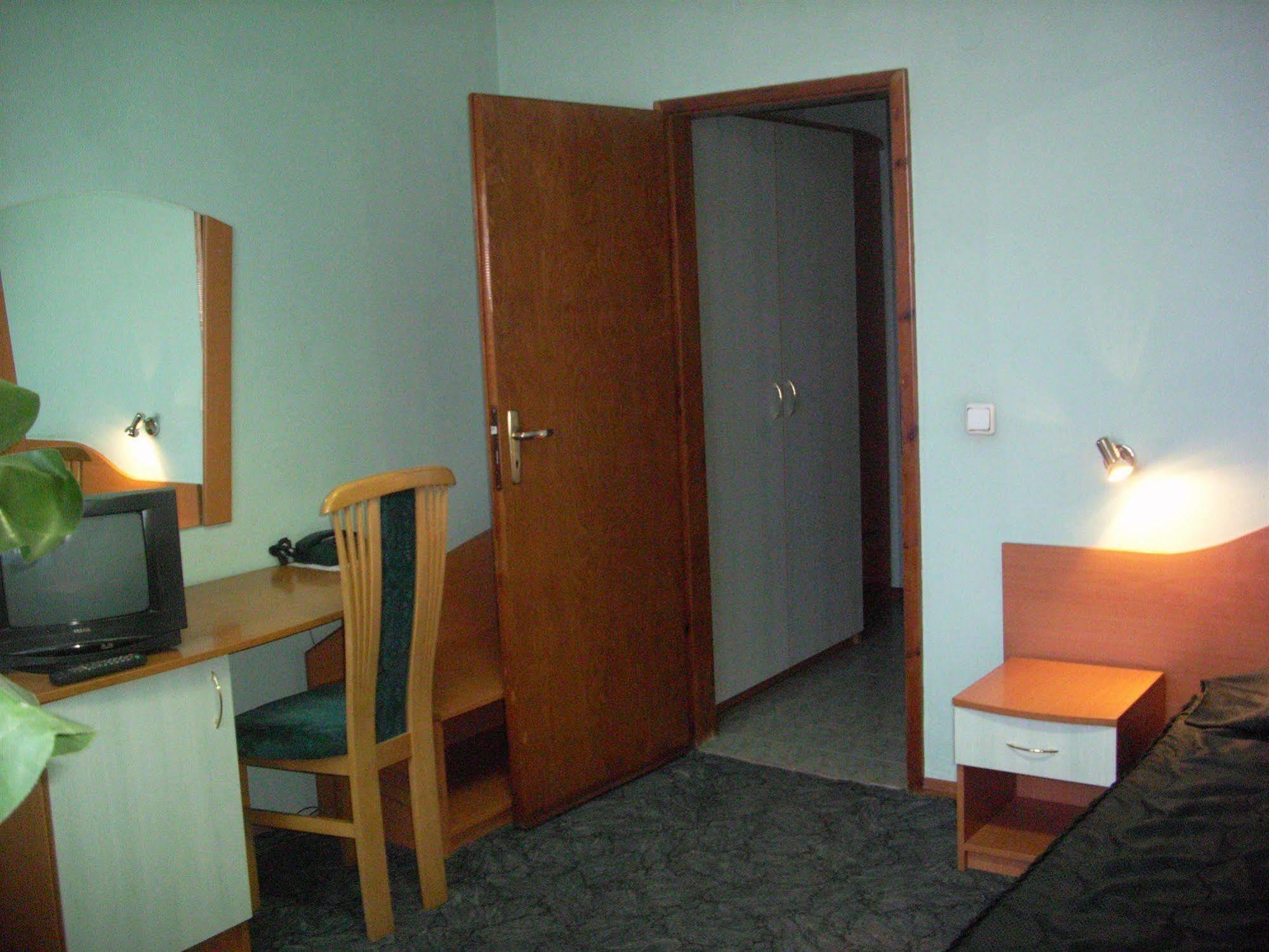 Elbrus Hotel Pazardzhik Exterior photo